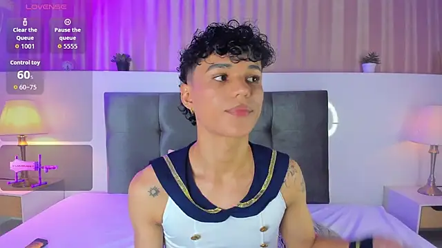 Snapshot of Kai_riptide chatting on November 6, 8:43 pm Kai riptide online show from November 6, 8:43 pm