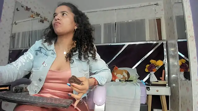 Snapshot of emma_morgan_1 chatting on October 18, 2:29 pm emma morgan 1 online show from October 18, 2:29 pm
