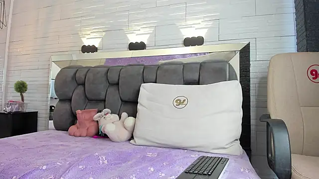 jade heartt online show from November 7, 6:52 pm