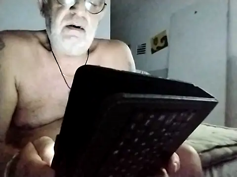 coolbrady17 online show from March 16, 9:58 pm