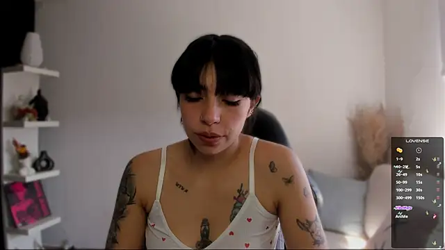 Snapshot of Saraa_Desiree chatting on December 21, 4:58 pm Saraa Desiree online show from December 21, 4:58 pm