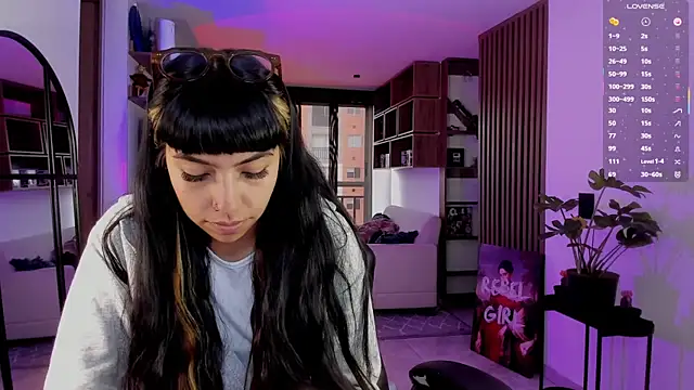 Saraa Desiree online show from February 16, 7:32 pm