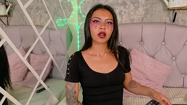 Snapshot of Devil_AliceXo chatting on October 8, 8:50 pm Devil AliceXo online show from October 8, 8:50 pm