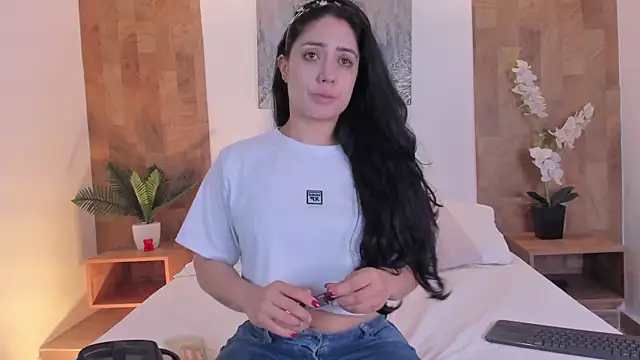 isabella winkler online show from July 9, 11:14 am