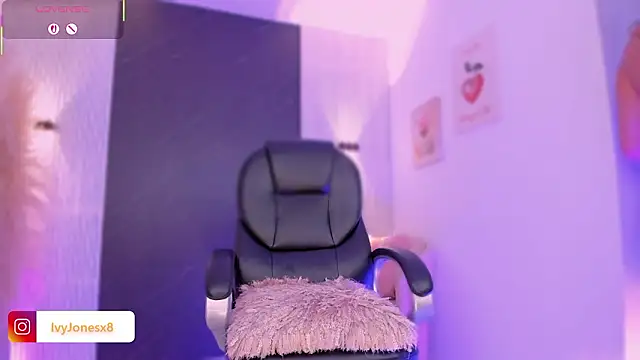 IvyJonesX online show from March 10, 11:10 pm