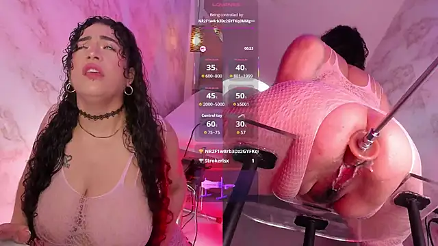 Snapshot of RoxyLicious_ chatting on November 17, 1:28 pm RoxyLicious online show from November 17, 1:28 pm