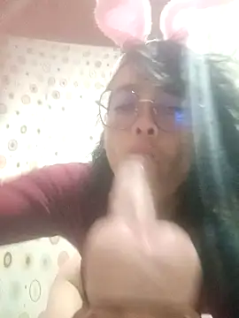 Snapshot of sarayulith chatting on October 5, 1:37 am sarayulith online show from October 5, 1:37 am