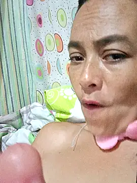 Snapshot of sarayulith chatting on November 23, 3:56 pm sarayulith online show from November 23, 3:56 pm