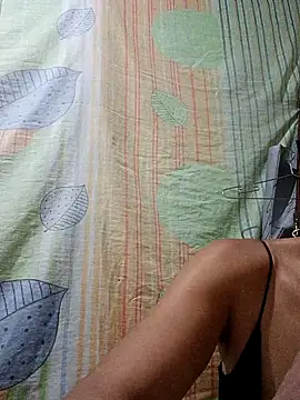 Snapshot of sarayulith chatting on November 25, 11:49 pm sarayulith online show from November 25, 11:49 pm