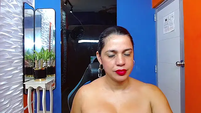 Snapshot of tatiana_lc chatting on March 11, 6:43 am tatiana lc online show from March 11, 6:43 am