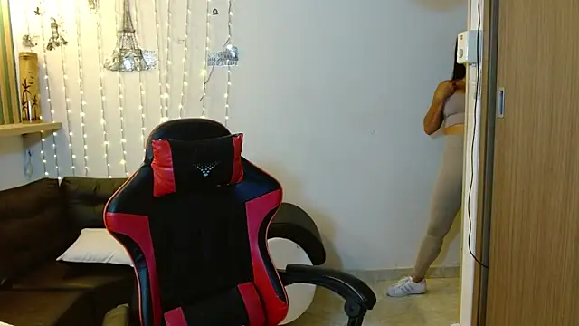 Snapshot of tatiana_lc chatting on December 14, 4:07 am tatiana lc online show from December 14, 4:07 am