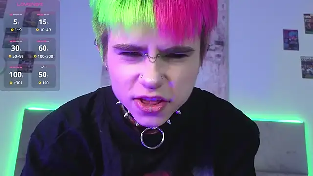 Snapshot of Alex_Vallley chatting on October 31, 11:06 pm Alex Vallley online show from October 31, 11:06 pm