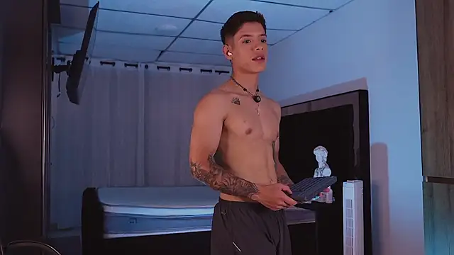 Snapshot of ErosKhaos chatting on September 28, 5:57 am ErosKhaos online show from September 28, 5:57 am