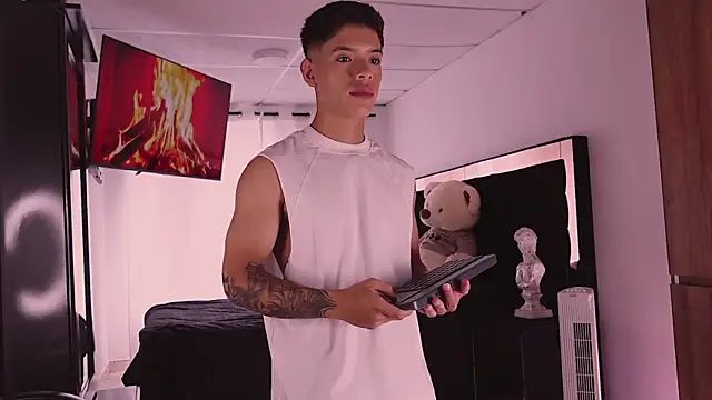 Snapshot of ErosKhaos chatting on October 3, 3:53 pm ErosKhaos online show from October 3, 3:53 pm