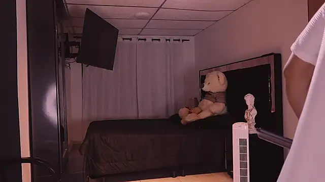 Snapshot of ErosKhaos chatting on October 5, 3:27 am ErosKhaos online show from October 5, 3:27 am