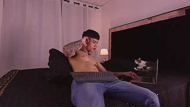 Snapshot of ErosKhaos chatting on October 8, 12:08 am ErosKhaos online show from October 8, 12:08 am