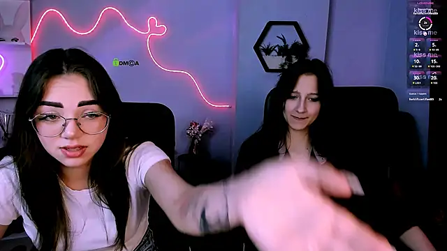 kiki swan online show from February 3, 8:36 pm