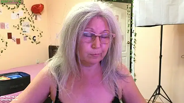 Snapshot of Wane_Witch chatting on July 29, 4:27 pm Wane Witch online show from July 29, 4:27 pm