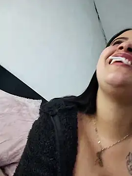 Snapshot of mialorents chatting on March 19, 3:30 am mialorents online show from March 19, 3:30 am