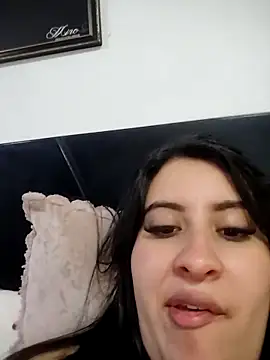 Snapshot of mialorents chatting on October 31, 1:28 am mialorents online show from October 31, 1:28 am