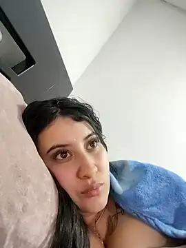 Snapshot of mialorents chatting on November 10, 10:20 pm mialorents online show from November 10, 10:20 pm