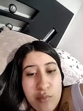 Snapshot of mialorents chatting on December 2, 12:27 am mialorents online show from December 2, 12:27 am