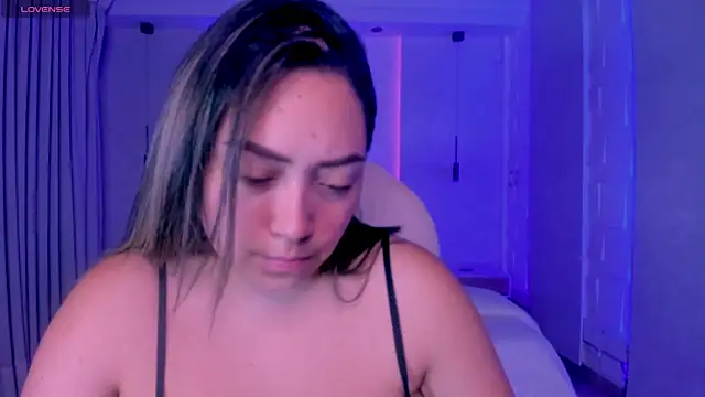 Snapshot of heidy_johns chatting on October 8, 3:15 am heidy johns online show from October 8, 3:15 am