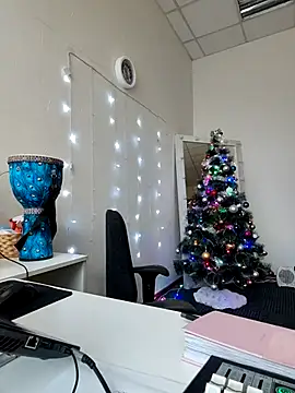 Juicy PeachLux online show from December 14, 7:58 am