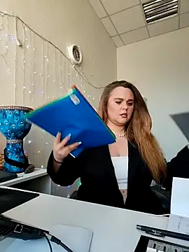 Juicy PeachLux online show from March 18, 7:00 am