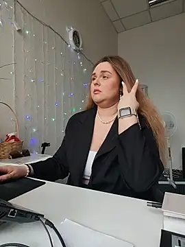 Juicy PeachLux online show from May 20, 5:46 am