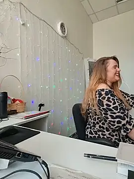 Juicy PeachLux online show from May 24, 8:08 am