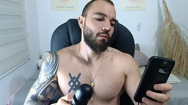 Isaac Carter online show from December 2, 11:04 am