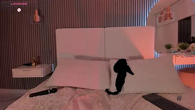 Snapshot of Zoewhitte chatting on November 10, 12:42 am Zoewhitte online show from November 10, 12:42 am