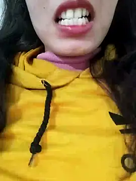 saraaxx1 online show from December 17, 4:24 pm