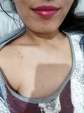 saraaxx1 online show from March 15, 2:12 pm