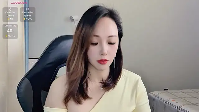 Snapshot of Dewluna chatting on March 5, 6:12 am Dewluna online show from March 5, 6:12 am