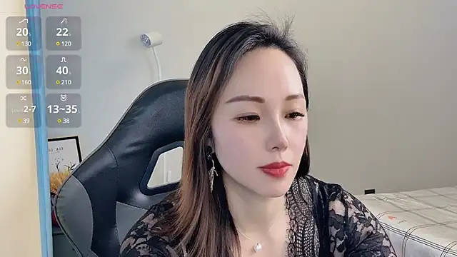 Snapshot of Dewluna chatting on March 6, 3:57 am Dewluna online show from March 6, 3:57 am