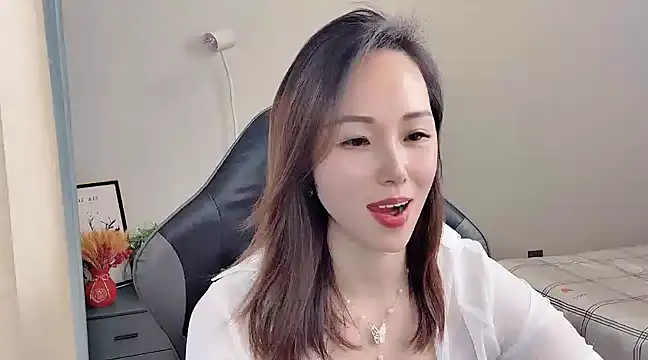 Snapshot of Dewluna chatting on March 6, 4:07 pm Dewluna online show from March 6, 4:07 pm
