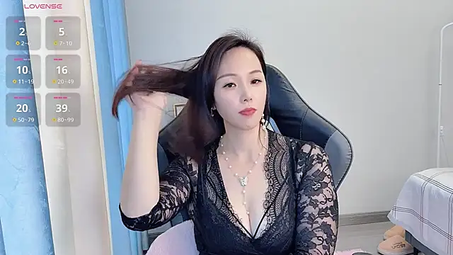 Snapshot of Dewluna chatting on March 14, 3:26 am Dewluna online show from March 14, 3:26 am