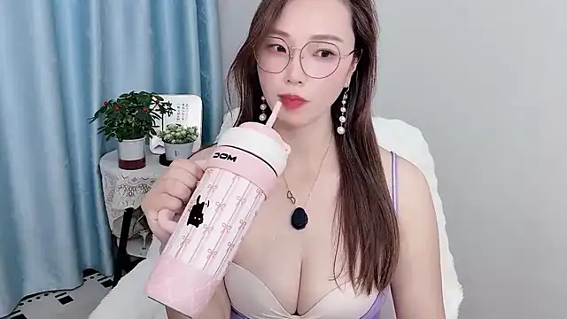 Dewluna online show from March 15, 6:25 pm