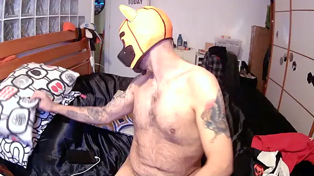 Snapshot of danix_wild_wolf chatting on December 17, 1:28 pm danix wild wolf online show from December 17, 1:28 pm