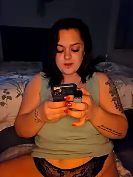 Snapshot of Saucy-Serenity chatting on March 22, 6:47 pm Saucy-Serenity online show from March 22, 6:47 pm