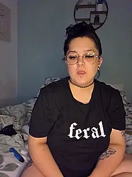 Snapshot of Saucy-Serenity chatting on September 29, 7:40 pm Saucy-Serenity online show from September 29, 7:40 pm