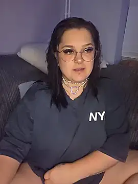 Snapshot of Saucy-Serenity chatting on October 2, 7:32 pm Saucy-Serenity online show from October 2, 7:32 pm