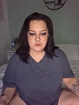 Snapshot of Saucy-Serenity chatting on October 19, 7:03 pm Saucy-Serenity online show from October 19, 7:03 pm