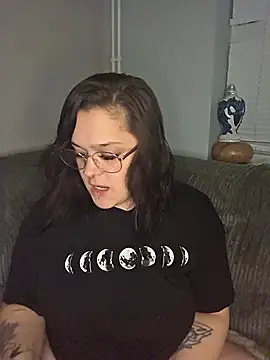 Snapshot of Saucy-Serenity chatting on October 21, 7:25 pm Saucy-Serenity online show from October 21, 7:25 pm