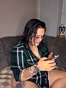 Snapshot of Saucy-Serenity chatting on October 22, 7:24 pm Saucy-Serenity online show from October 22, 7:24 pm