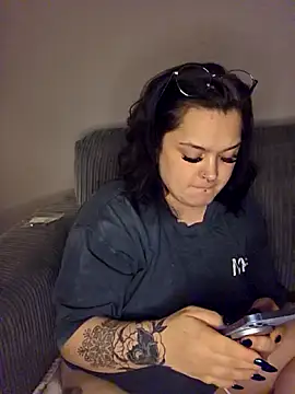 Snapshot of Saucy-Serenity chatting on November 2, 8:22 pm Saucy-Serenity online show from November 2, 8:22 pm