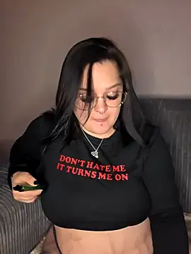 Snapshot of Saucy-Serenity chatting on November 8, 8:51 pm Saucy-Serenity online show from November 8, 8:51 pm