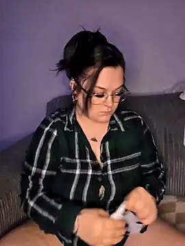 Snapshot of Saucy-Serenity chatting on November 12, 8:19 pm Saucy-Serenity online show from November 12, 8:19 pm